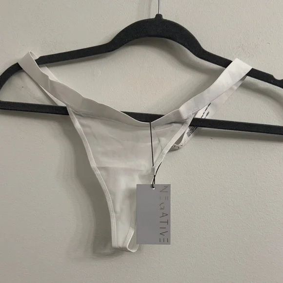 EGATIVE SIEVE THONG WHITE  sz M - Picture 2 of 5